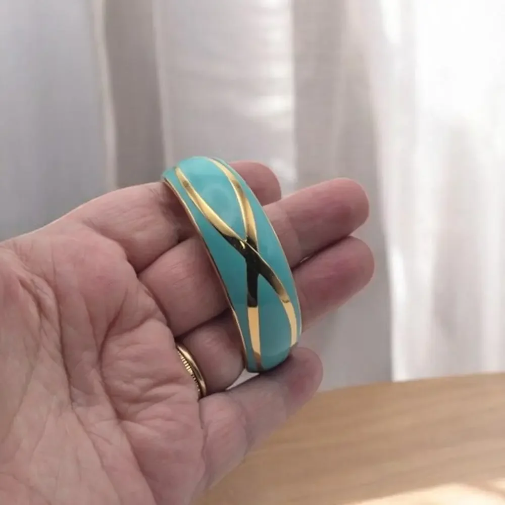 Avon Turquoise Enamel Cuff Bracelet Gold Tone Criss Cross Vintage Classic